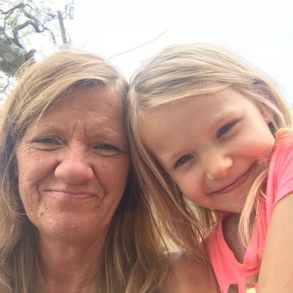 Meet your Posher, Lori/Nana - Picture 2 of 7